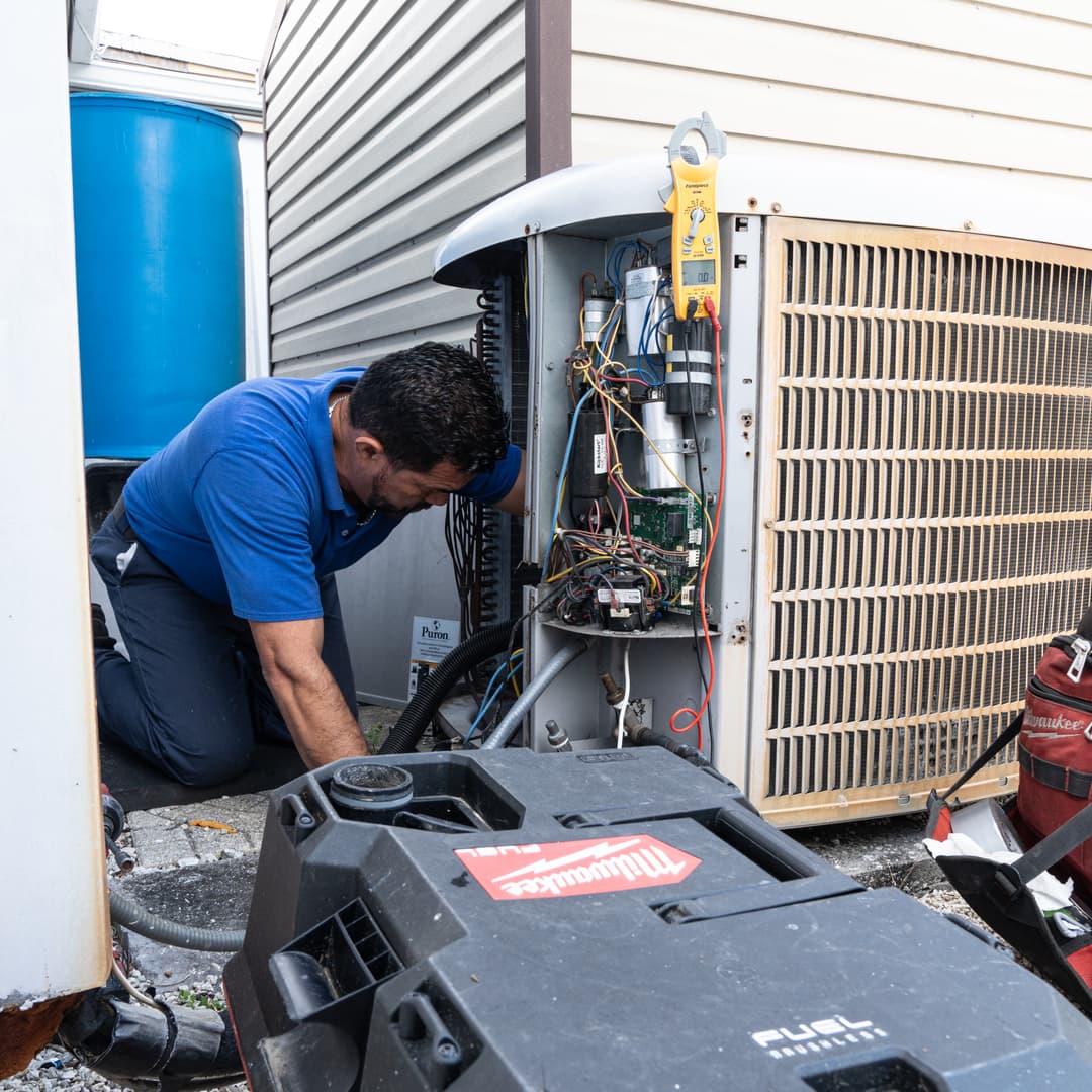 Professional AC repair service in Hollywood, FL